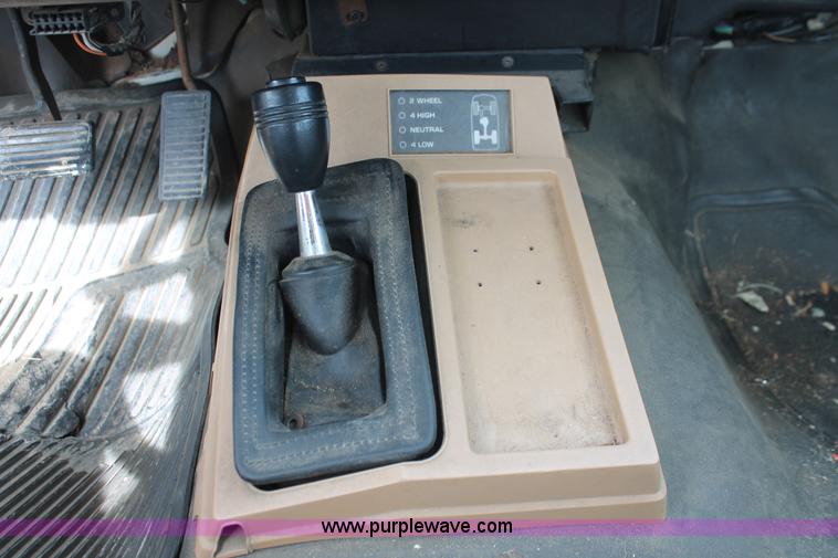 image for item F2793 1986 Chevrolet S10 Extended Cab pickup truck