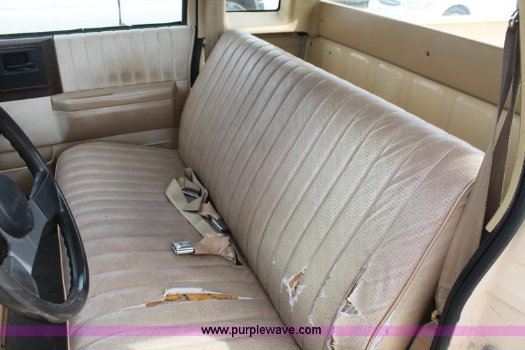 image for item F2793 1986 Chevrolet S10 Extended Cab pickup truck