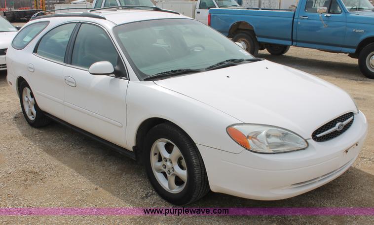 image for item F2933 2001 Ford Taurus SE