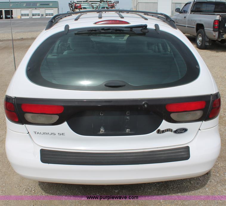 image for item F2933 2001 Ford Taurus SE