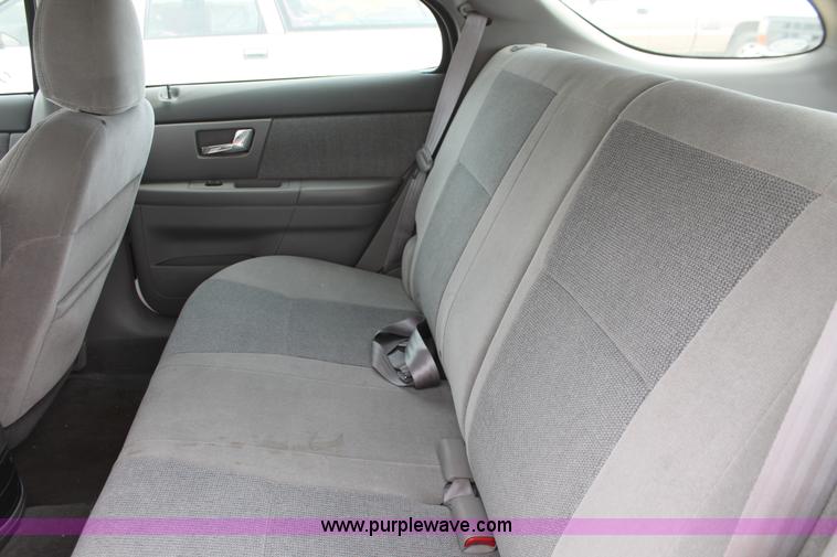 image for item F2933 2001 Ford Taurus SE