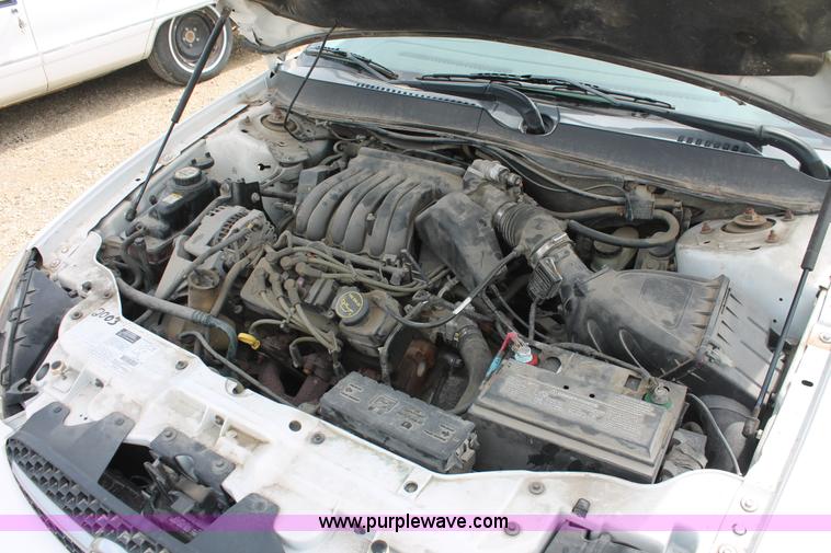 image for item F2933 2001 Ford Taurus SE