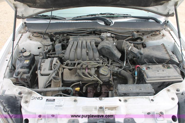 image for item F2933 2001 Ford Taurus SE
