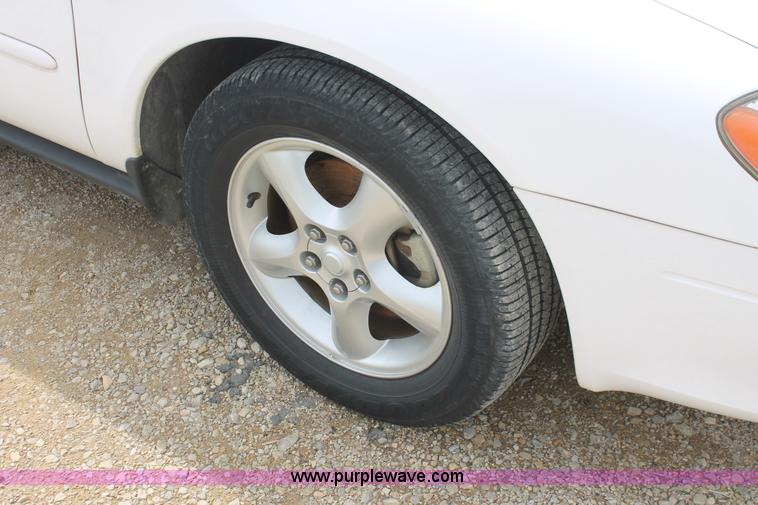 image for item F2933 2001 Ford Taurus SE