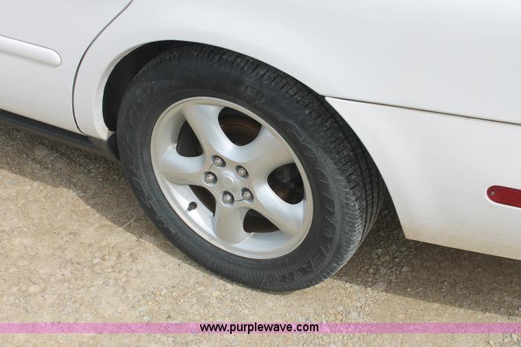 image for item F2933 2001 Ford Taurus SE