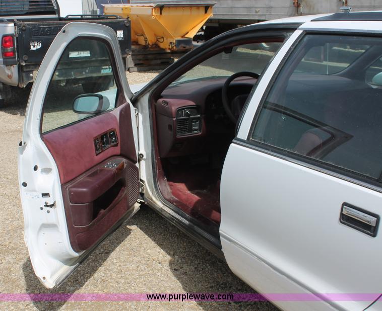 image for item F2934 1994 Chevrolet Caprice Classic wagon