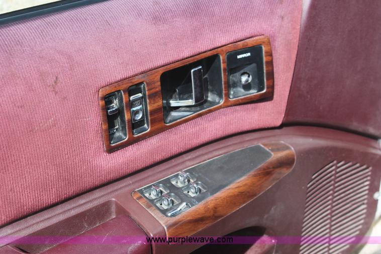 image for item F2934 1994 Chevrolet Caprice Classic wagon