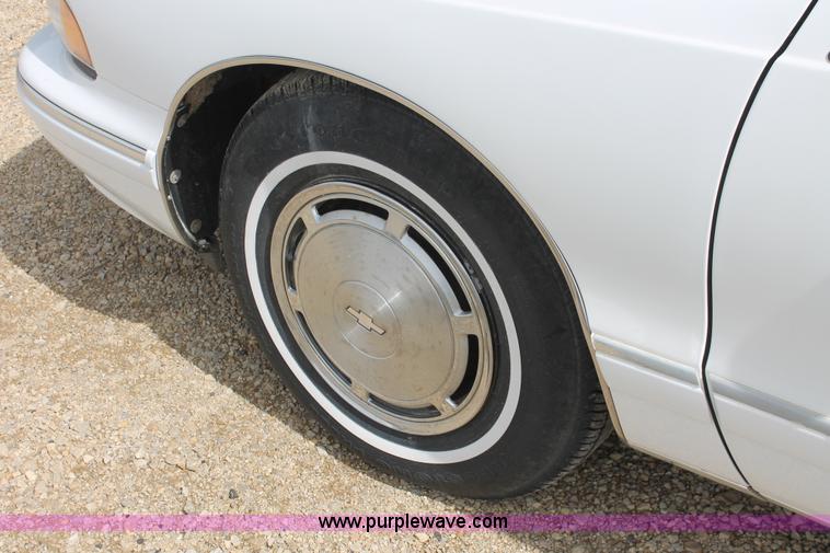 image for item F2934 1994 Chevrolet Caprice Classic wagon