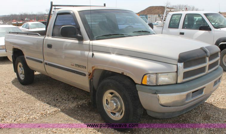 image for item F2935 1999 Dodge Ram 2500 SLT pickup truck