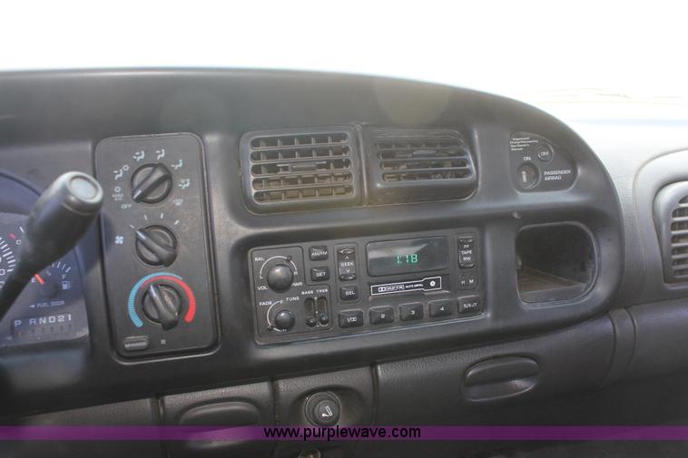 image for item F2935 1999 Dodge Ram 2500 SLT pickup truck