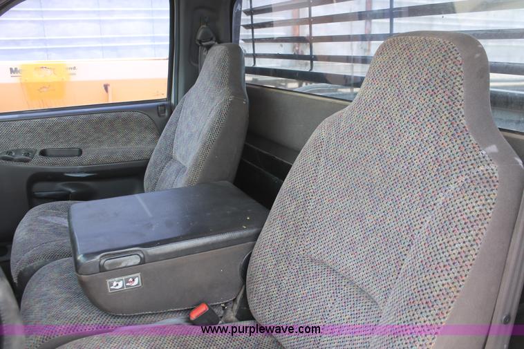 image for item F2935 1999 Dodge Ram 2500 SLT pickup truck