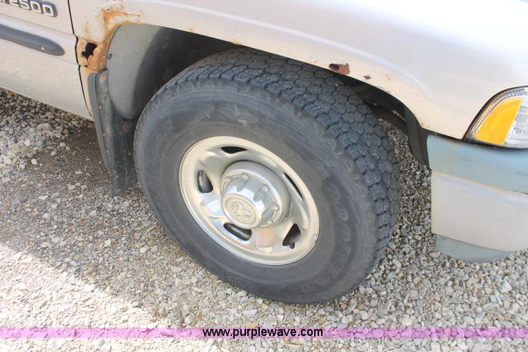 image for item F2935 1999 Dodge Ram 2500 SLT pickup truck