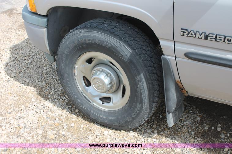 image for item F2935 1999 Dodge Ram 2500 SLT pickup truck