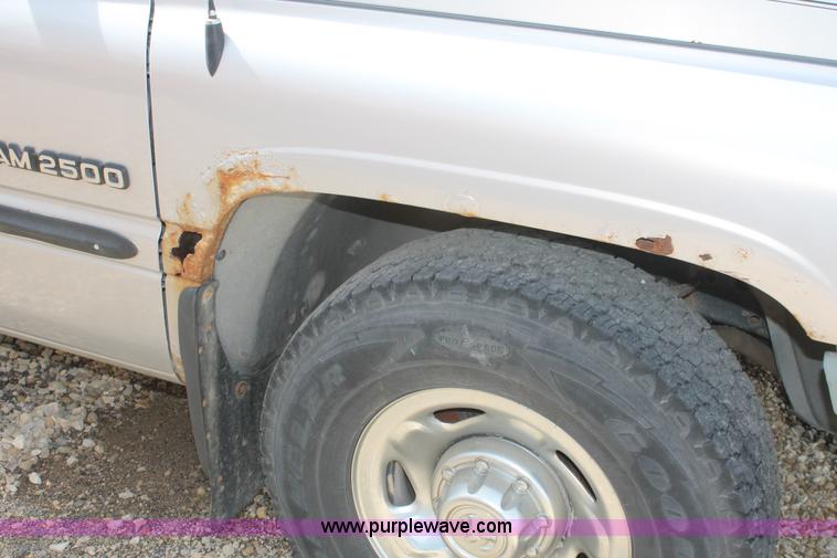 image for item F2935 1999 Dodge Ram 2500 SLT pickup truck
