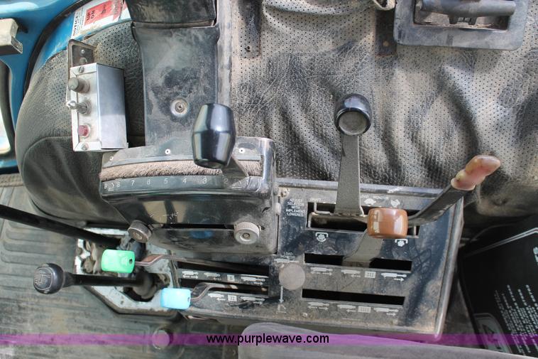 image for item F2943 1991 Ford 7710 MFWD tractor