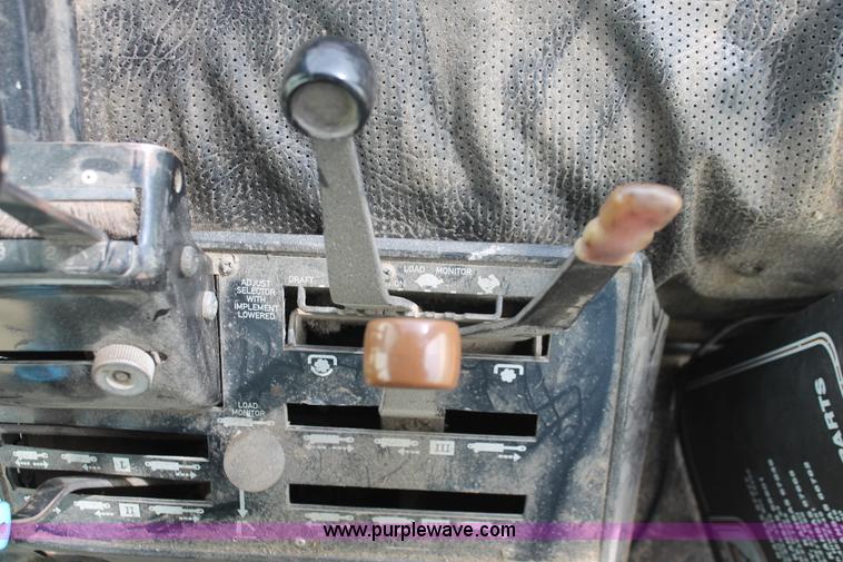 image for item F2943 1991 Ford 7710 MFWD tractor