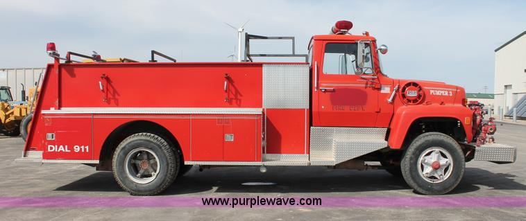 image for item F2947 1976 Ford 800 Pierce firetruck