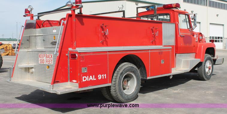 image for item F2947 1976 Ford 800 Pierce firetruck