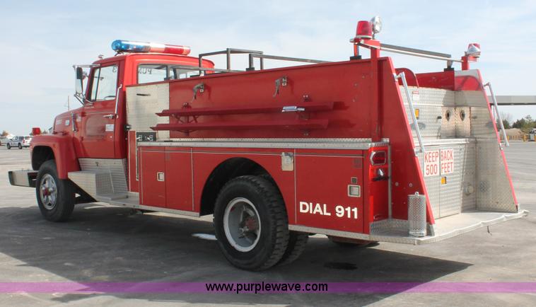 image for item F2947 1976 Ford 800 Pierce firetruck