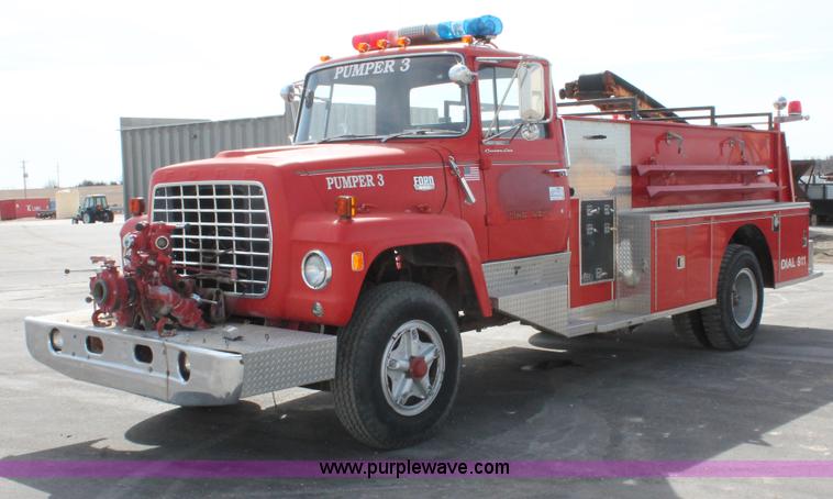 image for item F2947 1976 Ford 800 Pierce firetruck