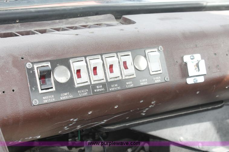 image for item F2947 1976 Ford 800 Pierce firetruck