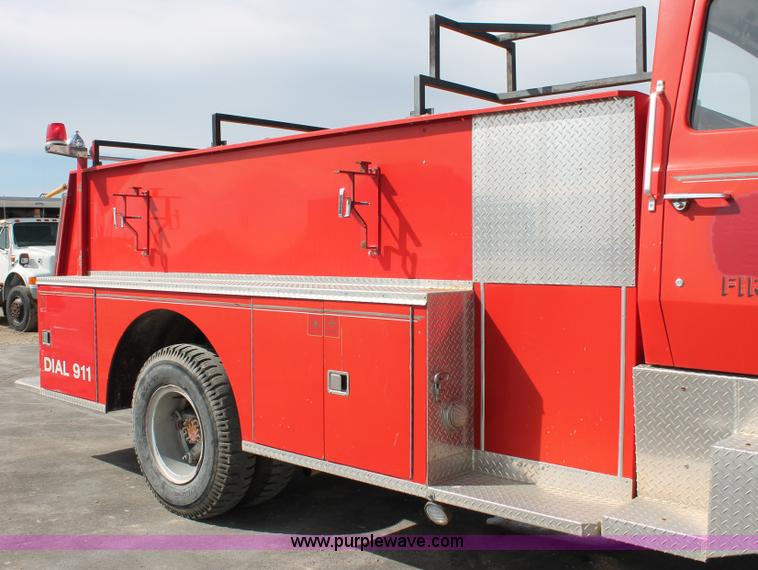 image for item F2947 1976 Ford 800 Pierce firetruck