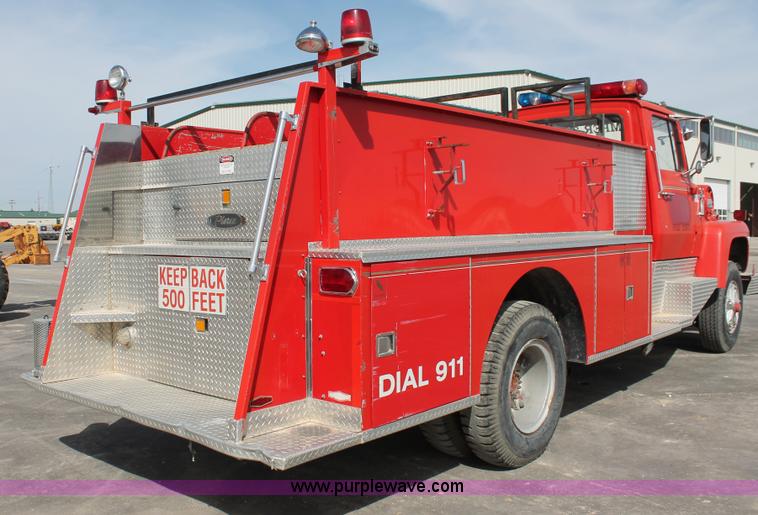image for item F2947 1976 Ford 800 Pierce firetruck