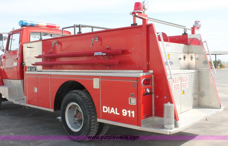 image for item F2947 1976 Ford 800 Pierce firetruck