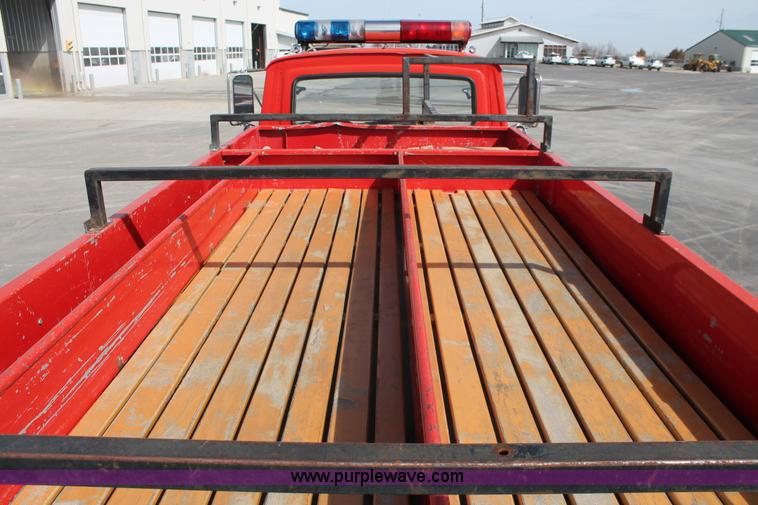 image for item F2947 1976 Ford 800 Pierce firetruck