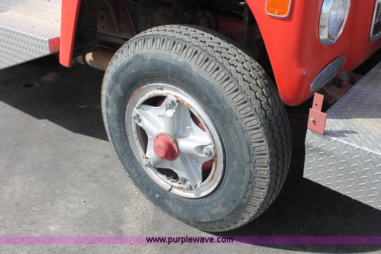 image for item F2947 1976 Ford 800 Pierce firetruck