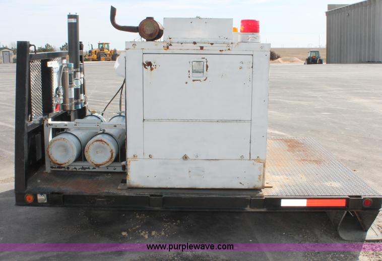 image for item F2948 Flatbed with high pressure air system
