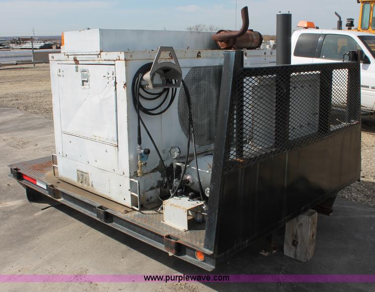 image for item F2948 Flatbed with high pressure air system