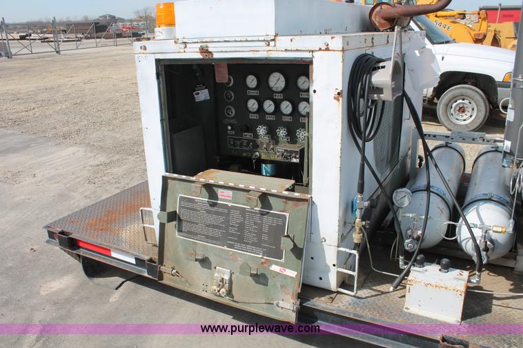 image for item F2948 Flatbed with high pressure air system