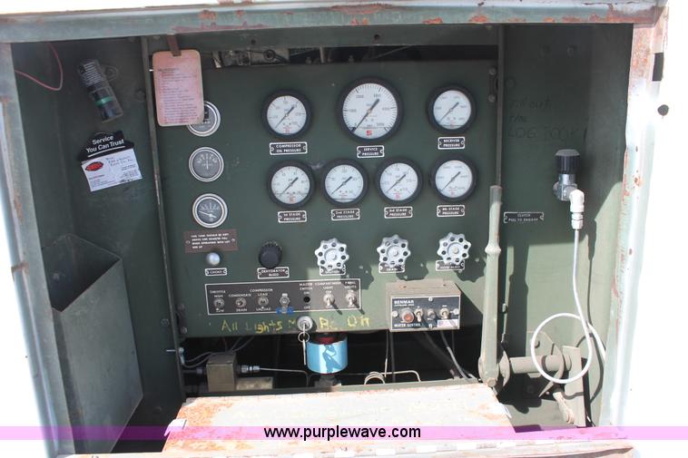 image for item F2948 Flatbed with high pressure air system