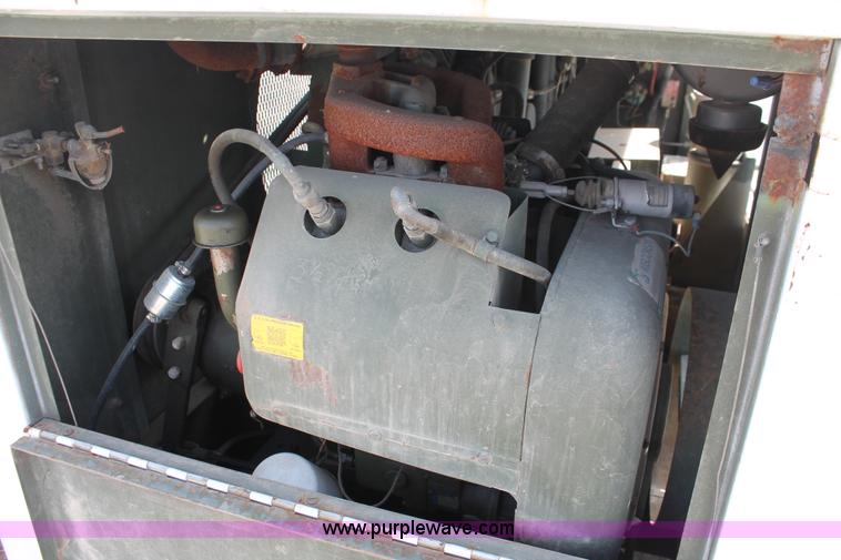 image for item F2948 Flatbed with high pressure air system