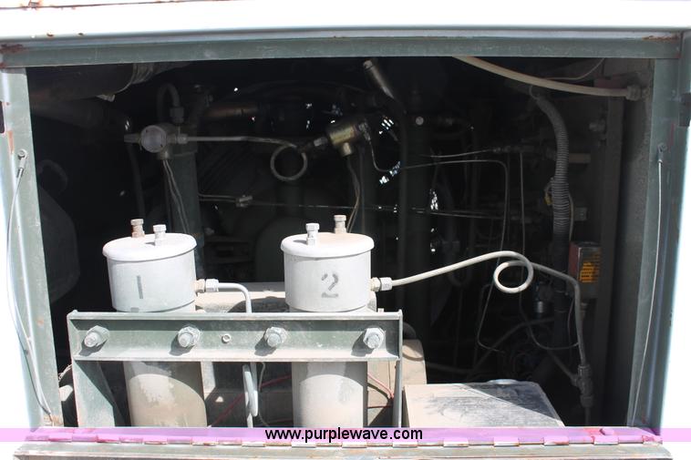 image for item F2948 Flatbed with high pressure air system