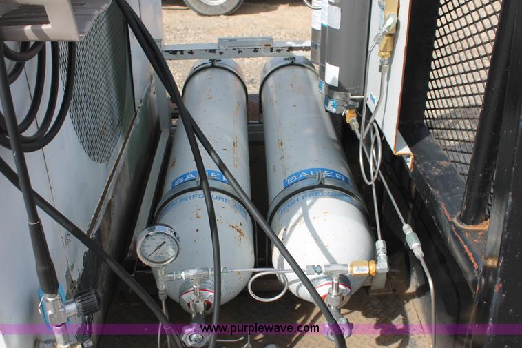 image for item F2948 Flatbed with high pressure air system