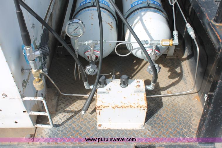 image for item F2948 Flatbed with high pressure air system