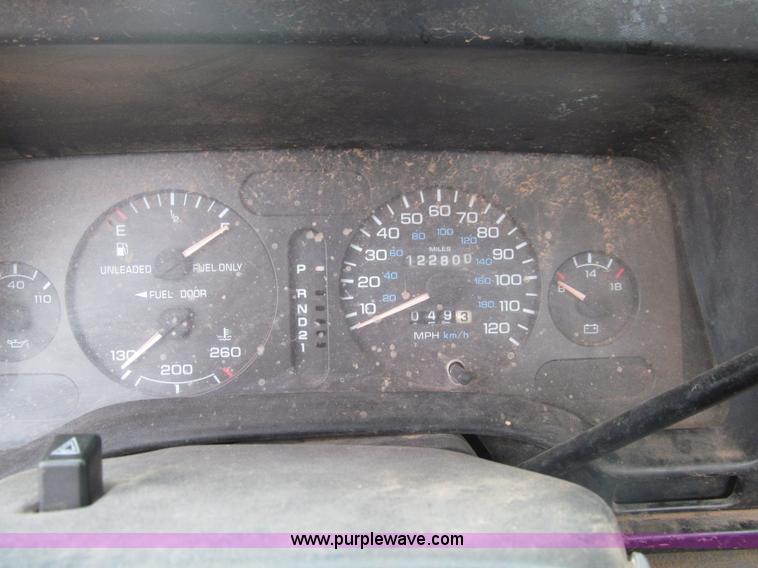 image for item F3122 1996 Dodge Ram 2500 pickup truck