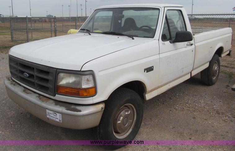 image for item F3154 1997 Ford F250 pickup truck