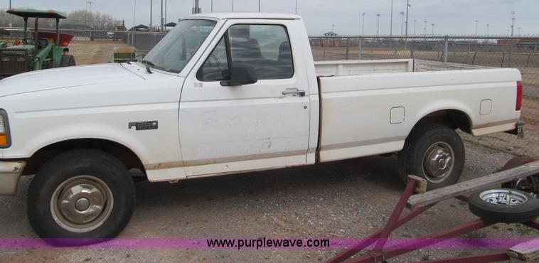 image for item F3154 1997 Ford F250 pickup truck