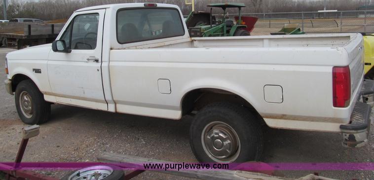 image for item F3154 1997 Ford F250 pickup truck