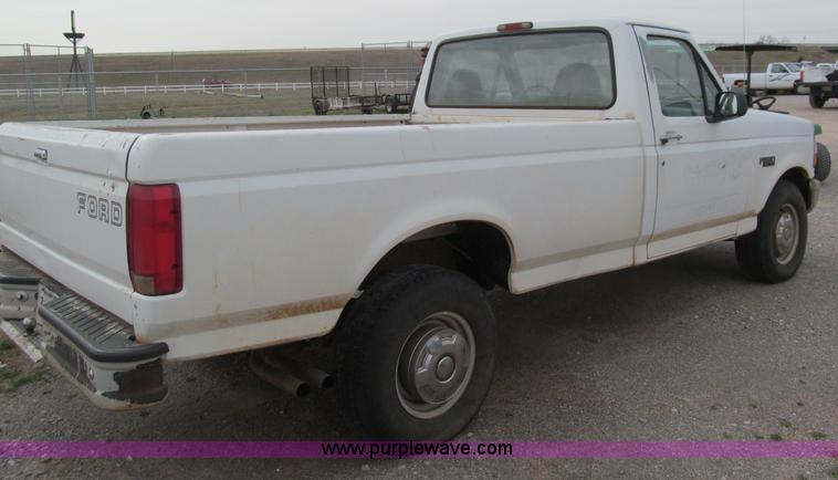 image for item F3154 1997 Ford F250 pickup truck