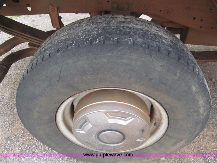 image for item F3154 1997 Ford F250 pickup truck