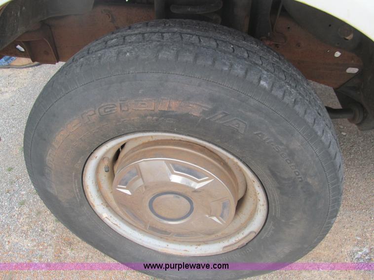 image for item F3154 1997 Ford F250 pickup truck