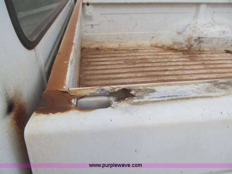 image for item F3154 1997 Ford F250 pickup truck