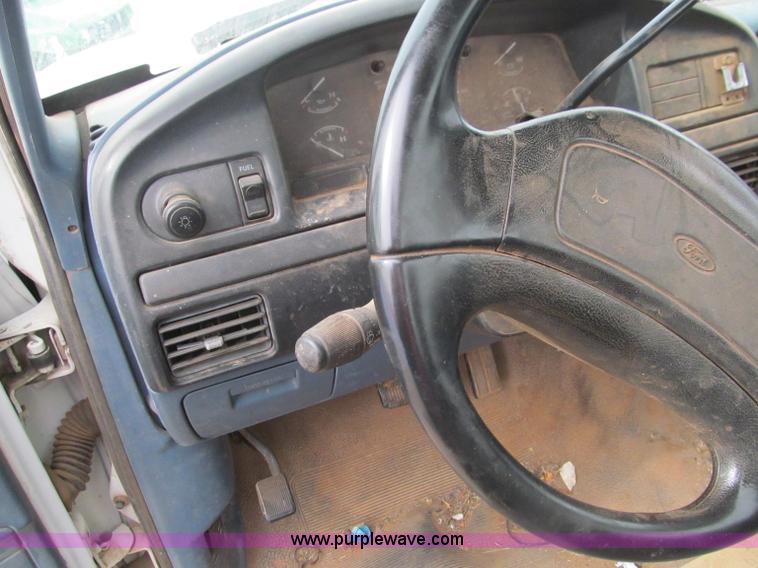 image for item F3154 1997 Ford F250 pickup truck