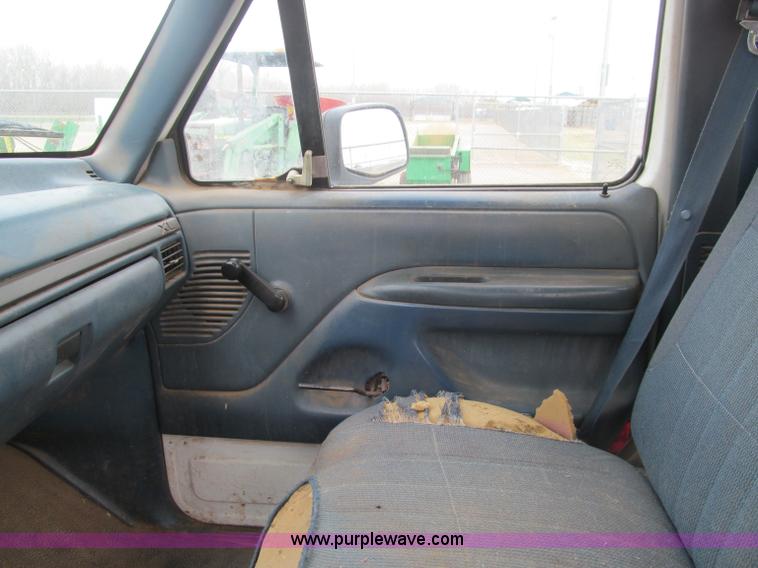 image for item F3154 1997 Ford F250 pickup truck