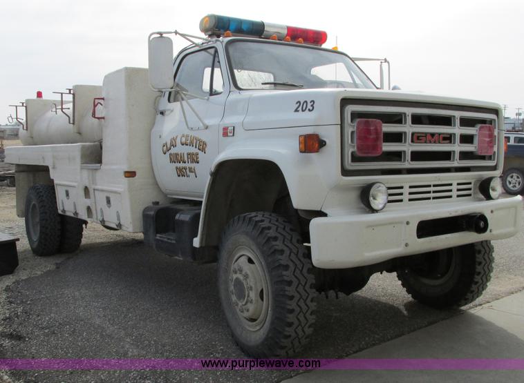 image for item F8603 1981 GMC 7000 water truck