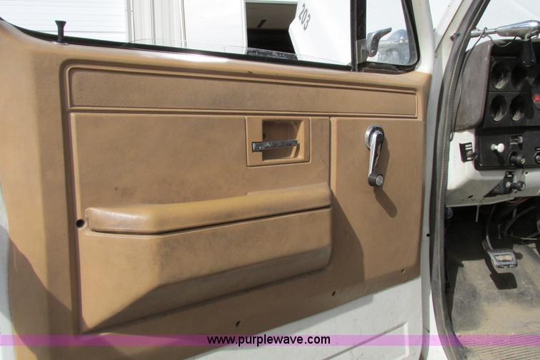 image for item F8603 1981 GMC 7000 water truck